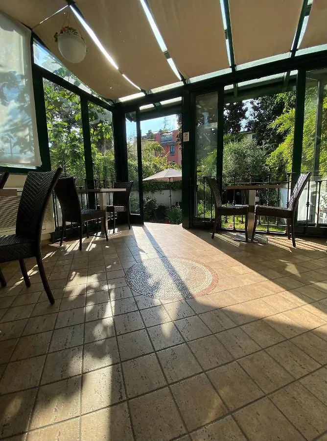 Hotel Due Giardini Milan 2*,