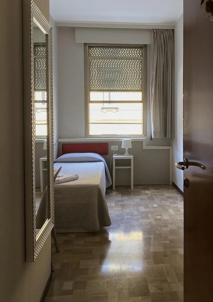 Hotel Due Giardini Milan 2*,